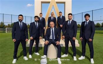   شياكة وأناقة .. لقطات من جلسة تصوير منتخب مصر قبل السفر إلى أمريكا