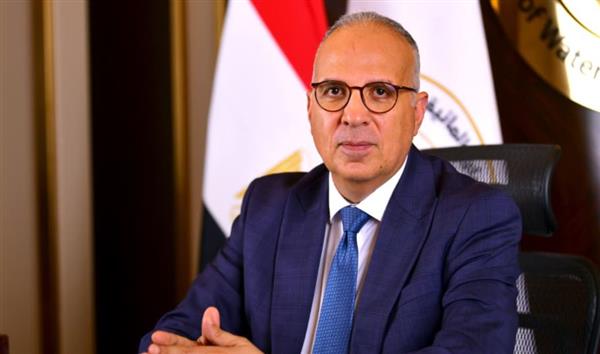 وزير الري يتابع حالة محطات رفع المياه