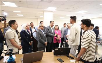 وزير الاتصالات يزور مركز إبداع مصر الرقمية بالمنطقة التكنولوجية في بني سويف الجديدة