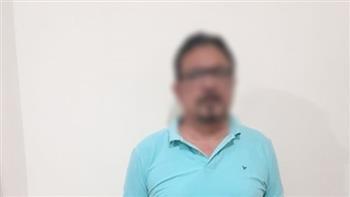 ضبط مدير مدرسة متهم بتصرفات غير لائقة مع تلميذة داخل مكتبه