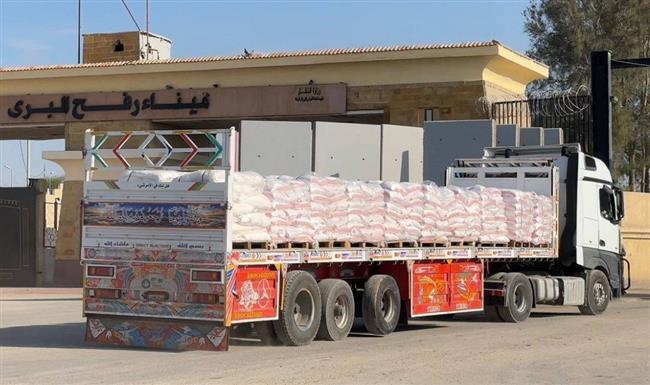 مصر تواصل دعم غزة.. الهلال الأحمر يسيّر قافلة إغاثية ضخمة عبر معبر رفح