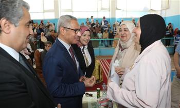  وكيلة مدرسة النور للمكفوفين ببني سويف تنقل صوت ذوي الهمم خلال زيارة وزير الاتصالات والمحافظ