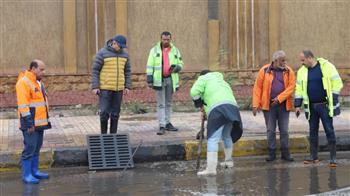   جولة ميدانية لرئيس شركة الصرف الصحي بالإسكندرية بالعجمي لمتابعة التعامل مع مياه الأمطار