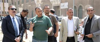   محافظ بورسعيد يتابع أعمال زراعة المسطح الأخضر "بشارع صلاح سالم "بحي الشرق