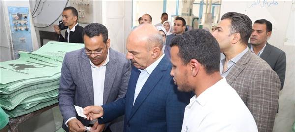 محافظ السويس يتفقد مطاحن شرق الدلتا لمتابعة سير العمل وضمان جودة الإنتاج من الدقيق