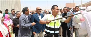    محافظ السويس يتفقد صوامع عتاقة لمتابعة أعمال التخزين وضمان الجودة  