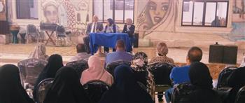   العمال بناة الماضي والحاضر والمستقبل في ندوة بثقافة السويس 
