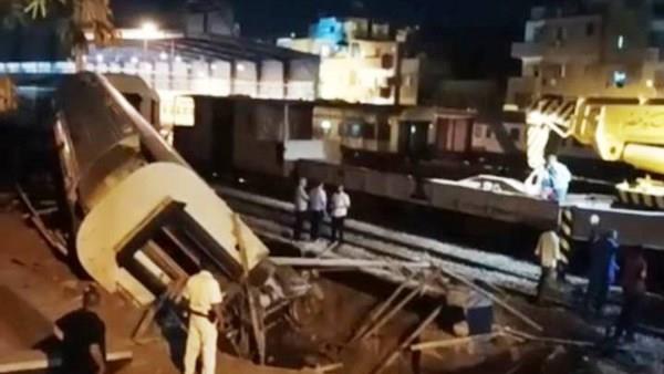 التفاصيل الكاملة لحادث انقلاب عربة بقطار أسوان