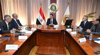 وزير الصناعة يناقش تحديات قطاع الدواء والتجميل
