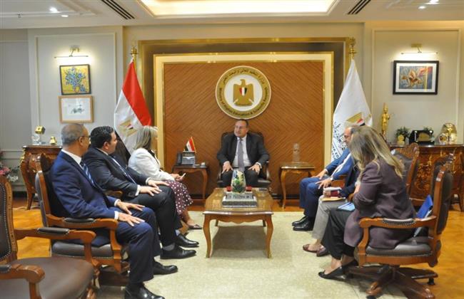 وزير التعليم العالي يبحث سبل تعزيز التعاون الأكاديمي مع جامعة بورنموث البريطانية 
