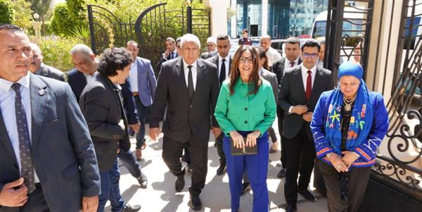 وزيرة الثقافة ومحافظ مطروح يتفقدان عدد من الفعاليات الثقافية والتراثية
