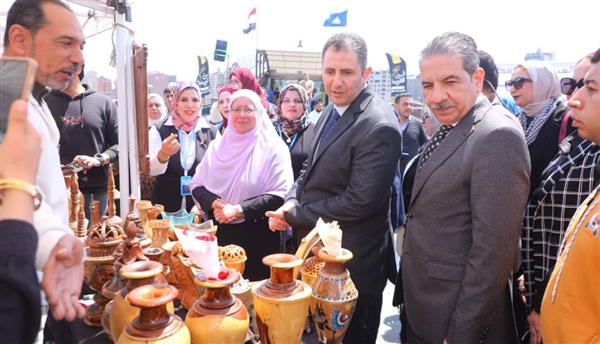 محافظ دمياط يفتتح معرض الحرف اليدوية والتراثية بالكوبرى التاريخى