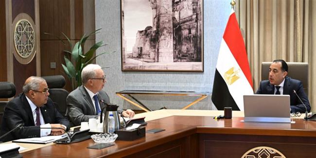 رئيس الوزراء يتابع مستجدات القيد المؤقت للشركات الحكومية في البورصة