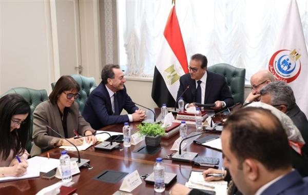 وزير الصحة يبحث مع السفير الفرنسي تعزيز علاج أطفال فلسطين المصابين بالأورام
