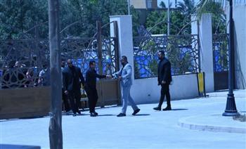 نجوم الفن يودعون هاني شاكر في جنازة مهيبة بمسجد أبو شقة
