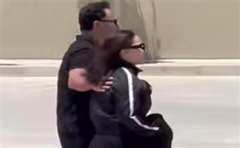 وصول محمد العمروسي وزوجته لتشييع جثمان هاني شاكر