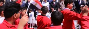   بالورود والأعلام.. مسيرة طلاب المدارس احتفالاً بالعيد القومى لدمياط  بحضور المحافظ 