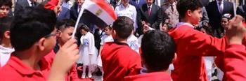 بالورود والأعلام.. مسيرة طلاب المدارس احتفالاً بالعيد القومى لدمياط  بحضور المحافظ