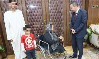 محافظ المنوفية يلتقي بعدد من الحالات الإنسانية ويقرر صرف مساعدات مالية لهم
