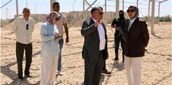   جولة لمحافظ الوادي الجديد تتفقد أحد مشروعات الاستثمار الزراعي المتكاملة بالخارجة