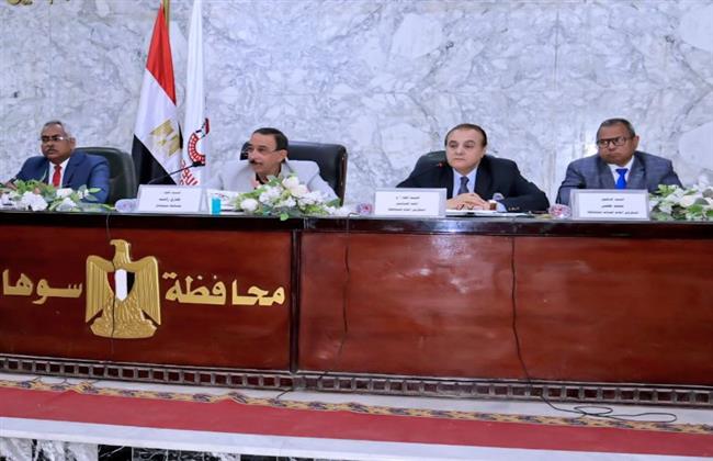 محافظ سوهاج يشدد على منع الإجازات والراحات لجميع القيادات التنفيذية حتى انتهاء هذا الأمر