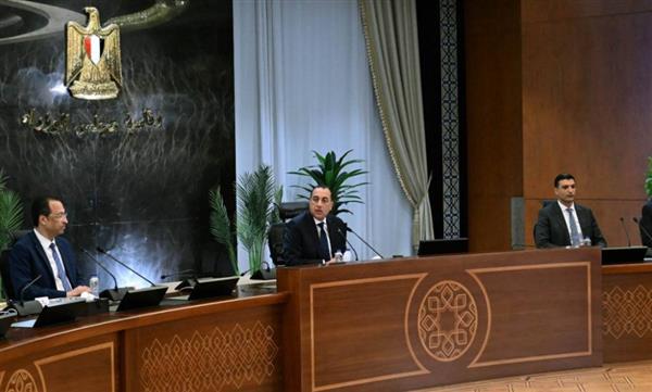 مدبولي: فخور بالشباب المصري "مهندسين وعمال" الذي يعملون في الحفار "القاهر 2"