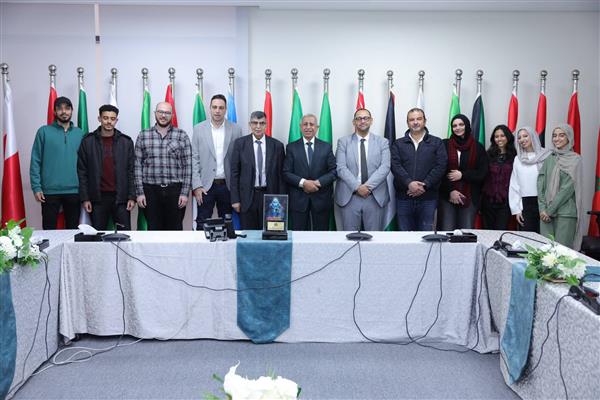 رئيس الأكاديمية العربية يكرم أبطال "RoboCup" بعد حصد المركز الأول