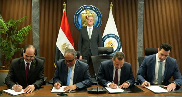 وزير البترول والثروة المعدنية يشهد توقيع مذكرة اتفاق مع بي بي وهاربور إنرجي