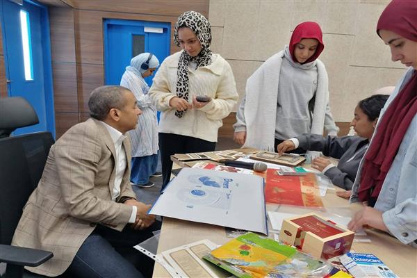 جامعة العلمين الدولية تنظم محاضرة متخصصة حول التصميم الجرافيكي وتقنيات الطباعة