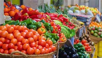 حركة البيع والشراء.. تفاصيل أسعار الخضروات اليوم