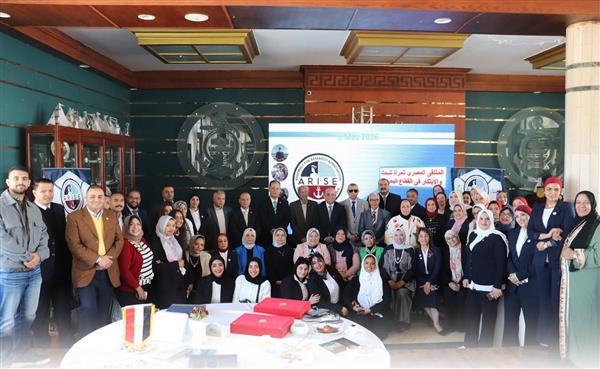 الملتقى المصري للمرأة يكرم وكيل تضامن الإسكندرية