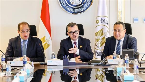 وزارات التخطيط والمالية والتعليم العالي تناقش تطوير الجامعات وتمويلها