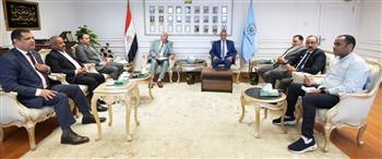   محافظ أسيوط يلتقي أعضاء مجلس الشيوخ لبحث مشكلات المواطنين وتعزيز التنسيق المشترك