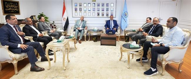 محافظ أسيوط يلتقي أعضاء مجلس الشيوخ لبحث مشكلات المواطنين وتعزيز التنسيق المشترك