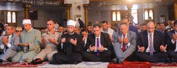 محافظ دمياط و وزير الأوقاف يؤديان شعائر صلاة الجمعة بمسجد الرحمة برأس البر
