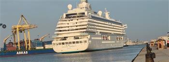   ميناء الإسكندرية يستقبل السفينة السياحية CRYSTAL SERENITY في ختام رحلتها بمصر 