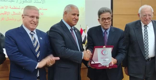 ممثل منظمة الأغذية والزراعة بالأمم المتحدة : الطبيب البيطري خط الدفاع الأول عن الأمن الغذائي والصحة العالمية