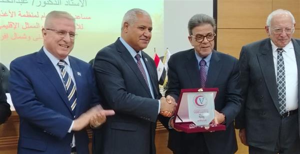 ممثل منظمة الأغذية والزراعة بالأمم المتحدة : الطبيب البيطري خط الدفاع الأول عن الأمن الغذائي والصحة العالمية