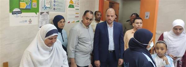 في جولةٍ مفاجئة..نائب محافظ الوادي الجديد يتفقّد المنشآت الطبية بمدينة الخارجة