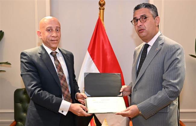 وزير التموين: دعم وتحفيز الكفاءات المتميزة يعزز كفاءة الرقابة والانضباط بالأسواق