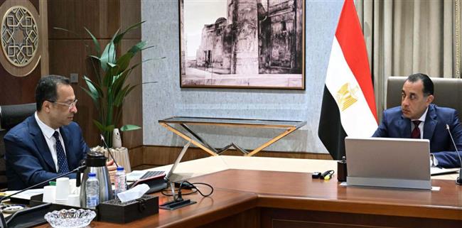 رئيس الوزراء يستعرض مع وزير الاتصالات عددا من ملفات عمل الوزارة 