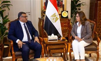   منال عوض تتابع مع محافظ قنا موقف تنفيذ المشروعات التنموية  بالمحافظة
