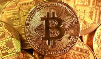 بيتكوين تهبط قرب أدنى مستوى لها في شهرين
