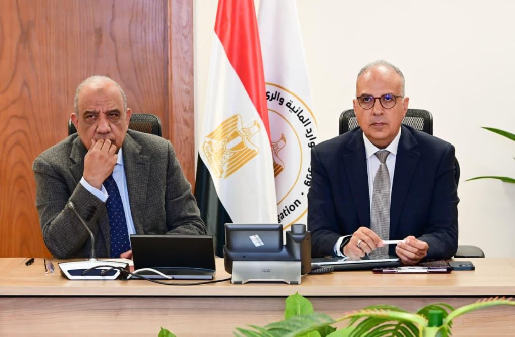 وزيرا الري والكهرباء يبحثان التوسع في استخدام الطاقة الشمسية بمحطات الرفع لدعم التحول الأخضر