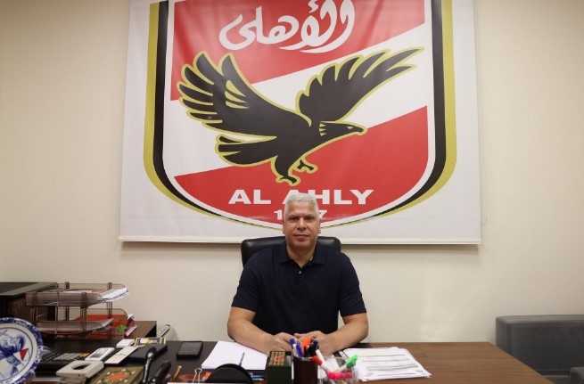 وائل جمعة يتسلم مهام منصبه الجديد في الأهلي