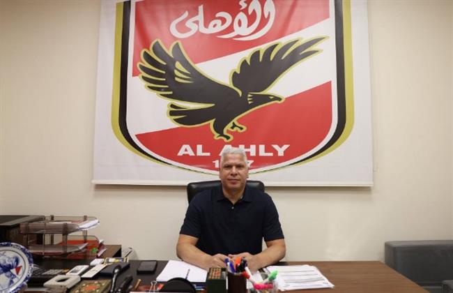 وائل جمعة يتسلم مهام منصبه الجديد في الأهلي