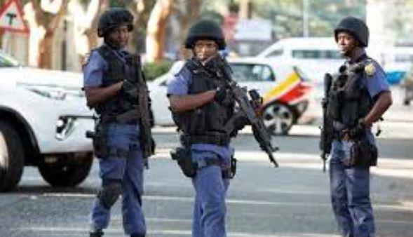 شرطة جنوب أفريقيا: مقتل وإصابة 21 شخصا في حادث إطلاق نار بمدينة جوهانسبرج