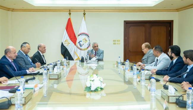 وزيرالإنتاج الحربي يستقبل وفدًا أكاديميًا وطلابيًا من "هندسة الإسكندرية"