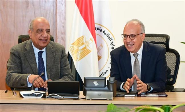 وزيرا الري والكهرباء يبحثان التوسع في استخدام الطاقة الشمسية بمحطات الرفع
