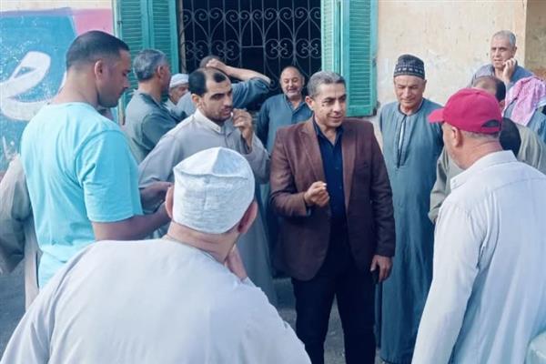 وكيل زراعة كفر الشيخ يتابع منظومة صرف الأسمدة ميدانيا